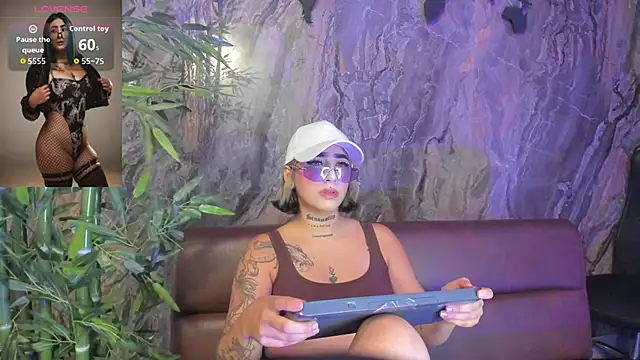 Snapshot of Alahia_Dangelo chatting on 11/08/25, 05:23 Alahia Dangelo online show from 11/08/25, 05:23