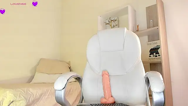 Snapshot of ambx04_ chatting on 09/26/25, 04:44 ambx04 online show from 09/26/25, 04:44