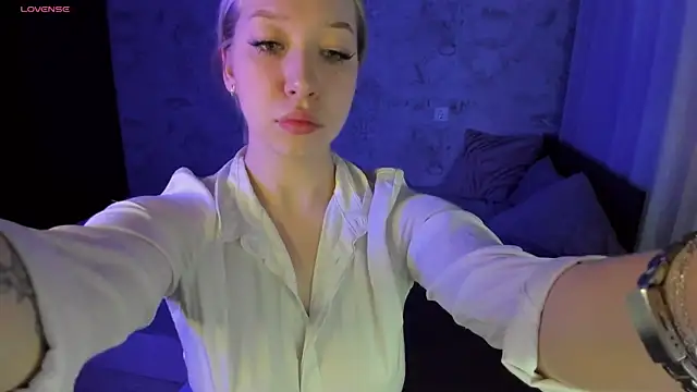 Snapshot of Annabelle_Art chatting on 01/16/25, 03:35 Annabelle Art online show from 01/16/25, 03:35