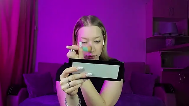 Snapshot of Annabelle_Art chatting on 02/11/25, 05:37 Annabelle Art online show from 02/11/25, 05:37