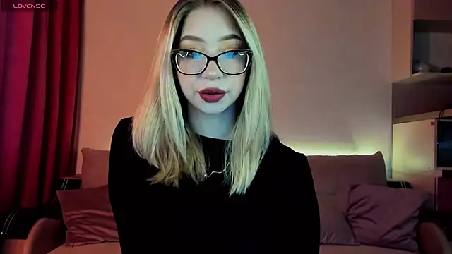 Snapshot of Annabelle_Art chatting on 03/11/25, 01:45 Annabelle Art online show from 03/11/25, 01:45