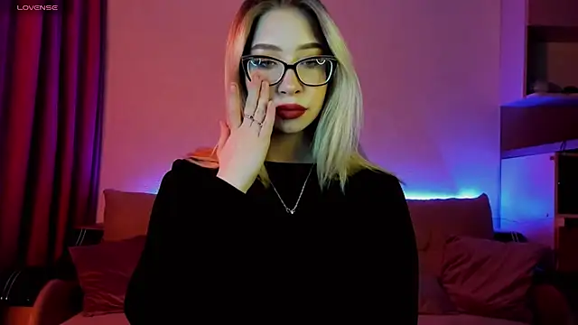 Snapshot of Annabelle_Art chatting on 03/11/25, 05:13 Annabelle Art online show from 03/11/25, 05:13