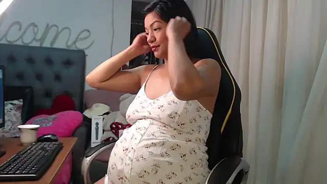 Snapshot of Horny_mami12 chatting on 02/10/25, 01:33 Horny mami12 online show from 02/10/25, 01:33
