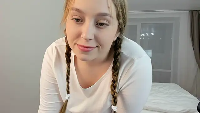 Snapshot of endlesssoffi chatting on 12/19/24, 10:00 endlesssoffi online show from 12/19/24, 10:00
