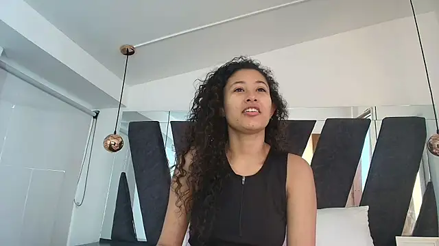 Milkdulce1 online show from 09/15/25, 12:49