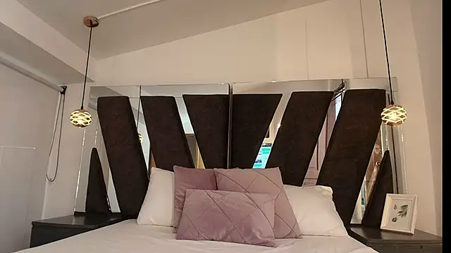 Milkdulce1 online show from 09/29/25, 12:32