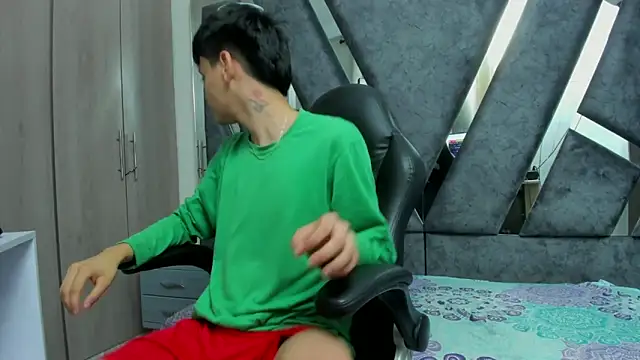 Snapshot of Yef_Thin chatting on 10/17/25, 03:20 Yef Thin online show from 10/17/25, 03:20