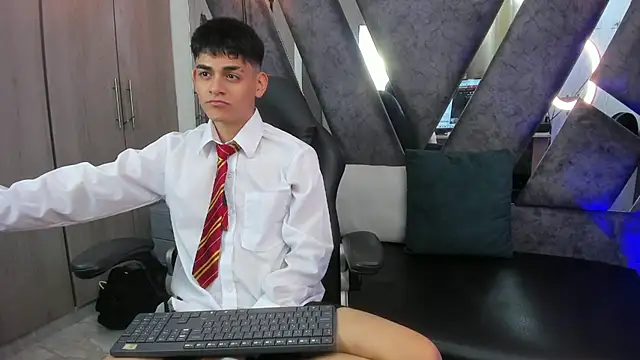 Snapshot of Yef_Thin chatting on 10/21/25, 03:29 Yef Thin online show from 10/21/25, 03:29