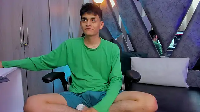 Snapshot of Yef_Thin chatting on 10/25/25, 03:14 Yef Thin online show from 10/25/25, 03:14