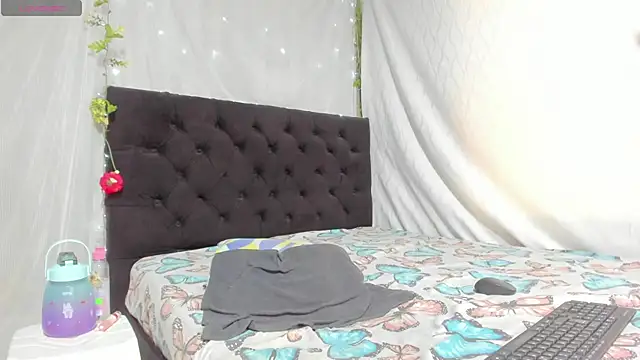 emi henao online show from 02/12/25, 01:37