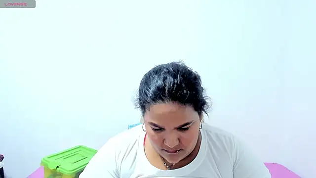 Snapshot of Angiiee_bbw chatting on 02/15/25, 02:26 Angiiee bbw online show from 02/15/25, 02:26