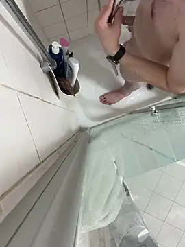 Snapshot of kareem0010 chatting on 02/11/25, 07:05 kareem0010 online show from 02/11/25, 07:05