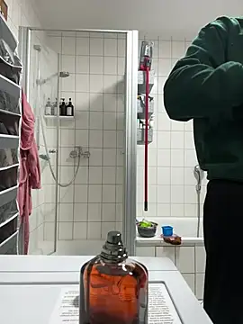 Snapshot of kareem0010 chatting on 02/15/25, 12:15 kareem0010 online show from 02/15/25, 12:15