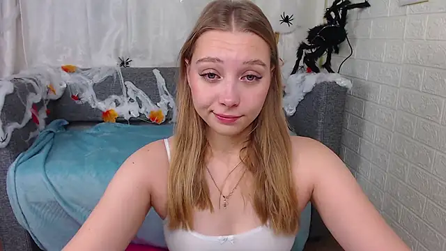 bellaa love  online show from 10/15/25, 12:33