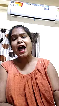 Snapshot of yoursweety09 chatting on 01/13/25, 02:42 yoursweety09 online show from 01/13/25, 02:42