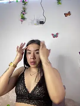 Snapshot of Im_Valen_Cute chatting on 12/22/24, 01:23 Im Valen Cute online show from 12/22/24, 01:23