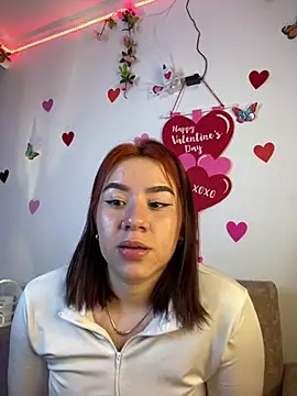 Snapshot of Im_Valen_Cute chatting on 02/08/25, 12:28 Im Valen Cute online show from 02/08/25, 12:28