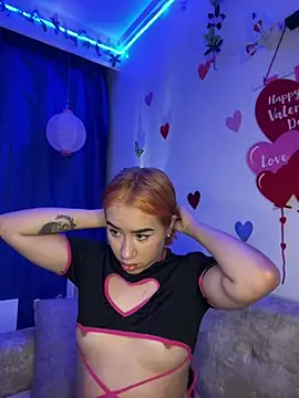 Snapshot of Im_Valen_Cute chatting on 02/12/25, 11:30 Im Valen Cute online show from 02/12/25, 11:30