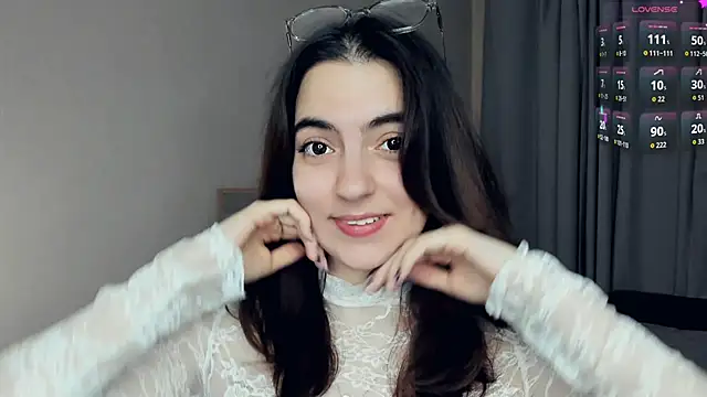 Snapshot of DracosMoon chatting on 10/17/25, 07:11 DracosMoon online show from 10/17/25, 07:11