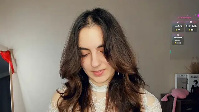 Snapshot of DracosMoon chatting on 10/26/25, 07:03 DracosMoon online show from 10/26/25, 07:03