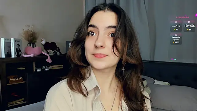 Snapshot of DracosMoon chatting on 10/29/25, 07:10 DracosMoon online show from 10/29/25, 07:10