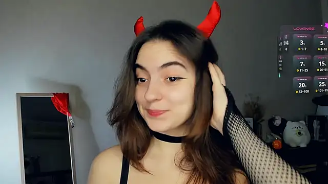 Snapshot of DracosMoon chatting on 10/30/25, 07:21 DracosMoon online show from 10/30/25, 07:21