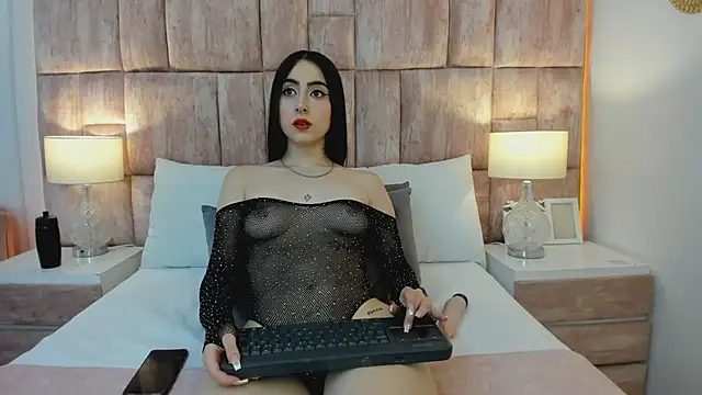 MonserratPeters online show from 12/10/24, 04:34