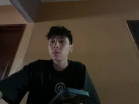 Omaaaaaaa00001 online show from 02/06/25, 07:18