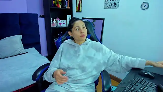 ChloeeTompson  online show from 10/24/25, 01:03