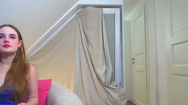 Snapshot of DanaDrake chatting on 10/04/25, 06:28 DanaDrake online show from 10/04/25, 06:28