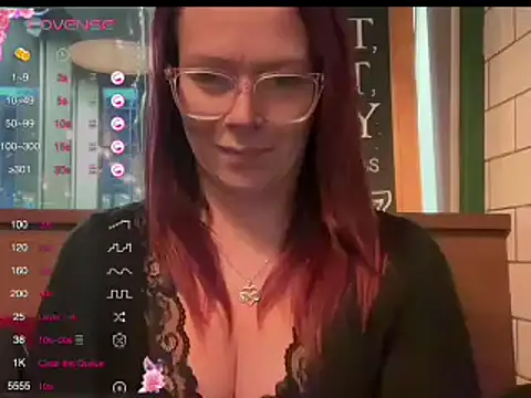 Snapshot of MelodyRoseUk chatting on 12/08/24, 03:35 MelodyRoseUk online show from 12/08/24, 03:35