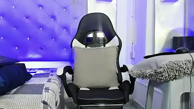 JuanDiegoKing online show from 02/21/25, 04:59