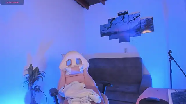 Snapshot of odelei chatting on 03/13/25, 07:42 odelei online show from 03/13/25, 07:42