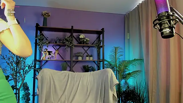 careful i bite nya online show from 03/12/25, 01:40