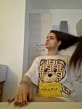 perla97 online show from 10/27/25, 01:04