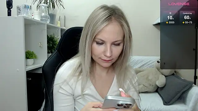 Sunny bunny6 online show from 10/17/25, 02:48