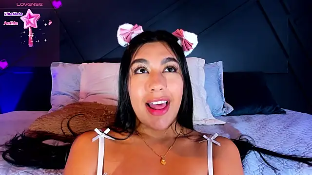 Snapshot of Emilyh_ chatting on 01/14/25, 02:00 Emilyh online show from 01/14/25, 02:00