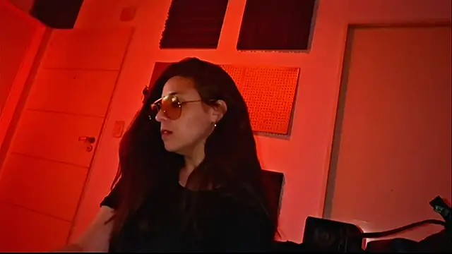 maipilu online show from 10/31/25, 01:50