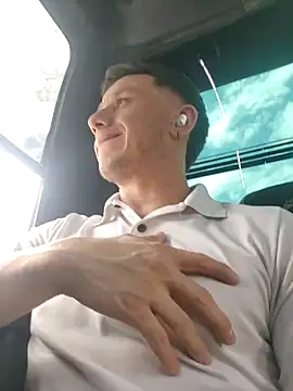 Snapshot of Andrewfalcon chatting on 12/10/24, 04:27 Andrewfalcon online show from 12/10/24, 04:27