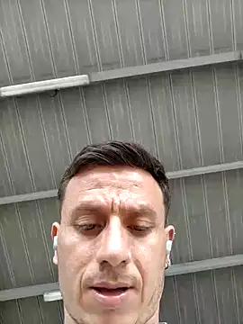 Snapshot of Andrewfalcon chatting on 12/17/24, 02:55 Andrewfalcon online show from 12/17/24, 02:55