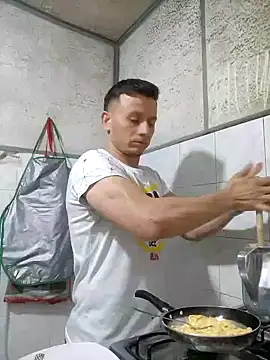 Snapshot of Andrewfalcon chatting on 12/20/24, 11:32 Andrewfalcon online show from 12/20/24, 11:32