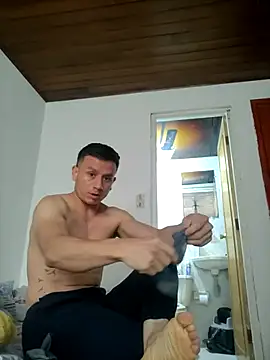 Snapshot of Andrewfalcon chatting on 12/21/24, 11:55 Andrewfalcon online show from 12/21/24, 11:55