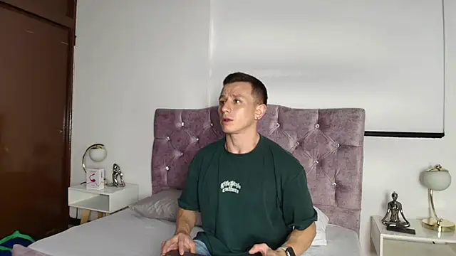 Snapshot of Andrewfalcon chatting on 01/21/25, 12:18 Andrewfalcon online show from 01/21/25, 12:18