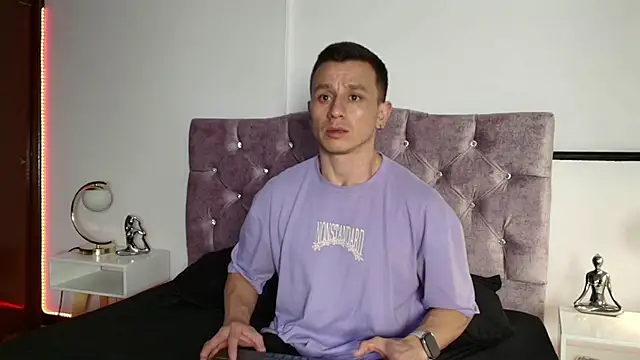 Snapshot of Andrewfalcon chatting on 01/22/25, 12:17 Andrewfalcon online show from 01/22/25, 12:17