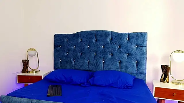 Snapshot of Andrewfalcon chatting on 02/04/25, 12:33 Andrewfalcon online show from 02/04/25, 12:33