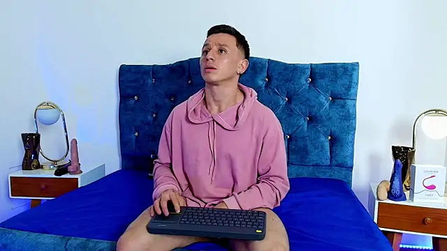 Snapshot of Andrewfalcon chatting on 02/04/25, 03:36 Andrewfalcon online show from 02/04/25, 03:36