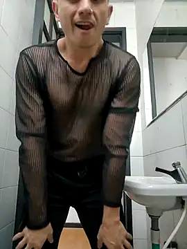 Snapshot of Andrewfalcon chatting on 02/05/25, 03:42 Andrewfalcon online show from 02/05/25, 03:42