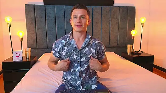 Snapshot of Andrewfalcon chatting on 02/13/25, 06:59 Andrewfalcon online show from 02/13/25, 06:59