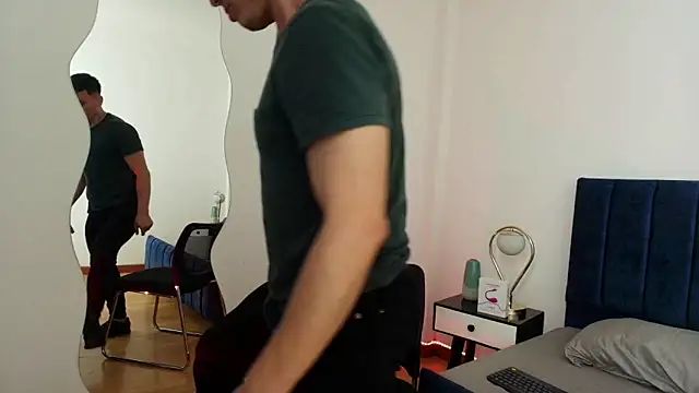 Snapshot of Andrewfalcon chatting on 03/14/25, 12:51 Andrewfalcon online show from 03/14/25, 12:51