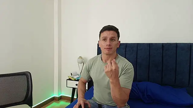 Snapshot of Andrewfalcon chatting on 03/19/25, 07:27 Andrewfalcon online show from 03/19/25, 07:27